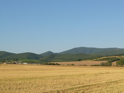 Slovensk msto Klnica (u Novho Mesta nad Vhom) le na pat poho Povsk Inovec.